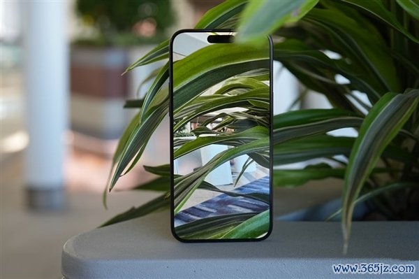 内存升级换屏幕左迁！iPhone 18刀法激励争议